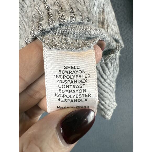 Evereve Cozy Gray Ribbed V Neck Women's Sweater Sz Small Gray - Picture 4 of 11